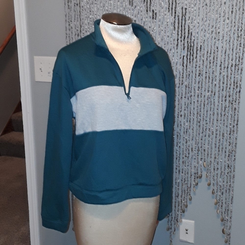 I'm selling this new sweater with tags.